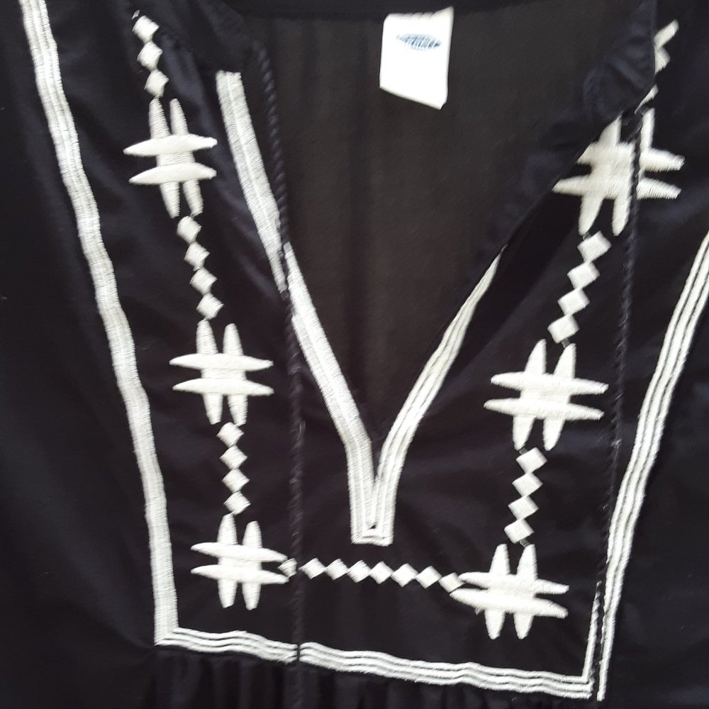 SALE EUC Old Navy Embroidered Black Boho Dress S